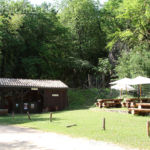 Abri et buvette Castel Merle